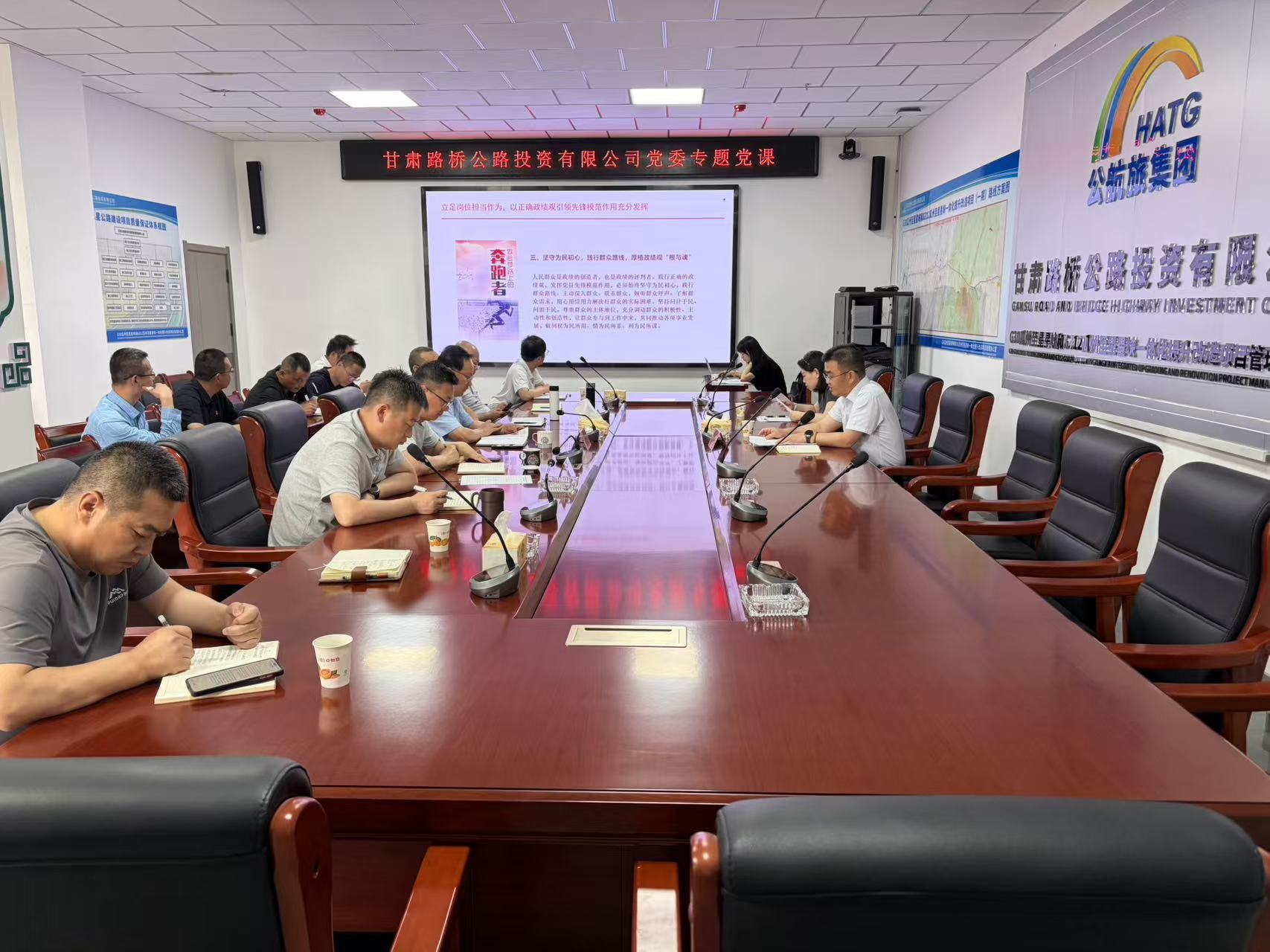 路投公司党委委员、副总经理席宏平赴瓜星一体化项目办党支部讲党课照片(1).jpg